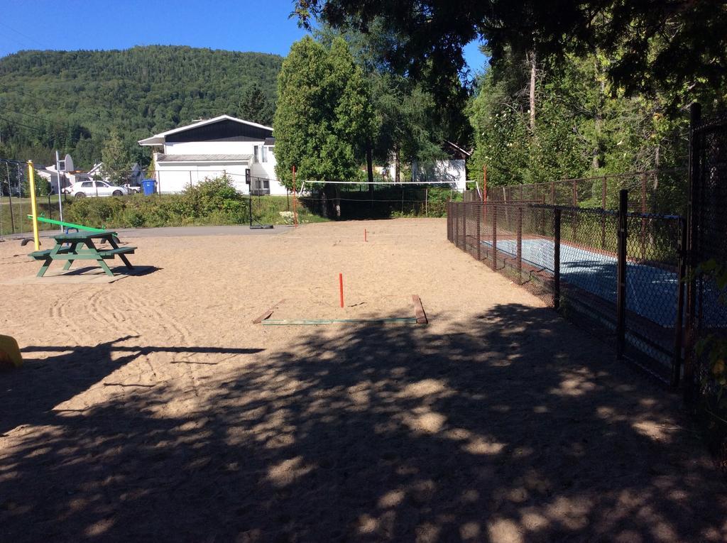 Camping Le 4 Chemins LʼAnse-Saint-Jean Δωμάτιο φωτογραφία