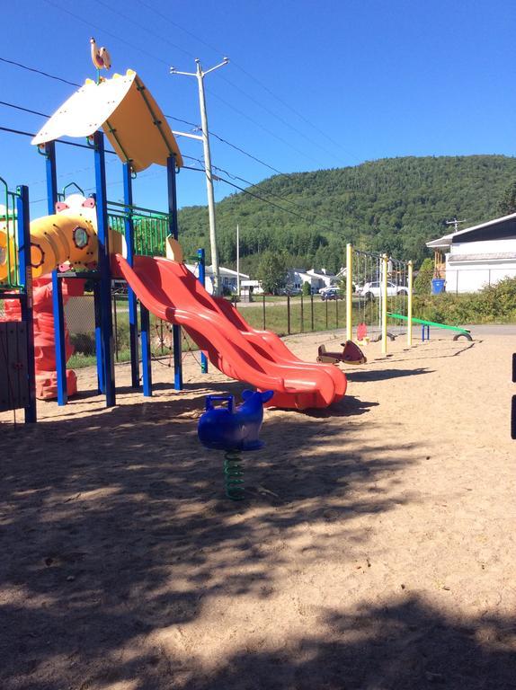 Camping Le 4 Chemins LʼAnse-Saint-Jean Δωμάτιο φωτογραφία